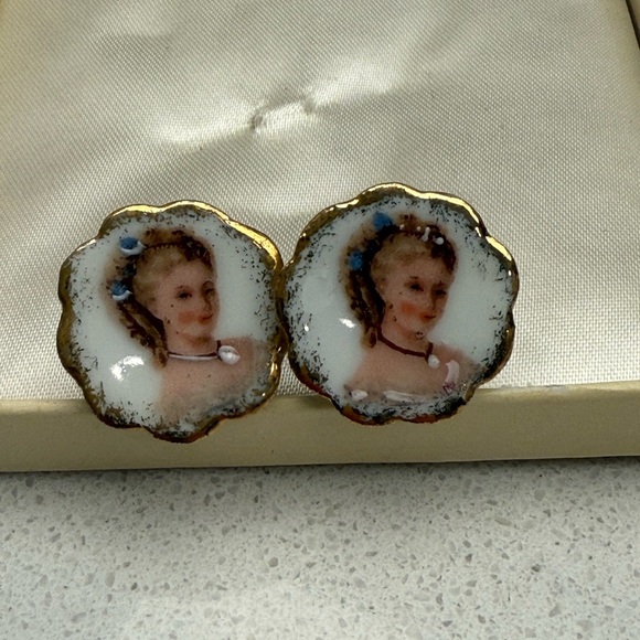 Vintage Limoges Porcelain Hand Painted Brooch and Screwback Earrings Set 1940s - Picture 9 of 15